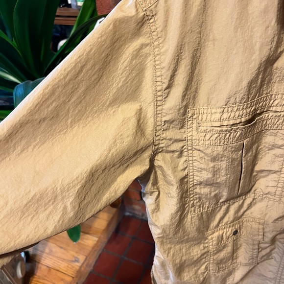 Brand new outdoor wind and water resistant Banana Republic jacket - Picture 9 of 11